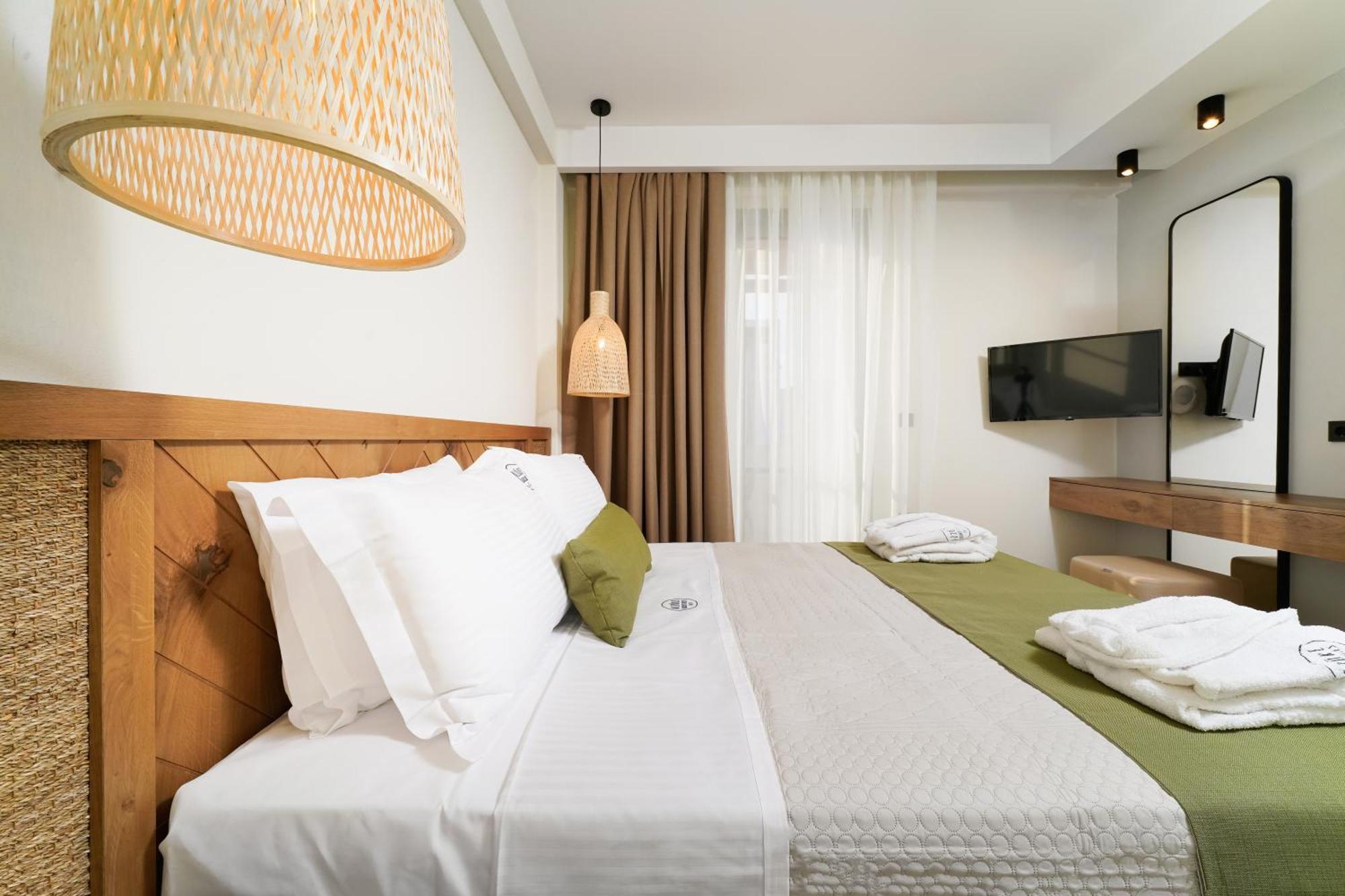 Azzure Luxury Suites Потос Екстер'єр фото