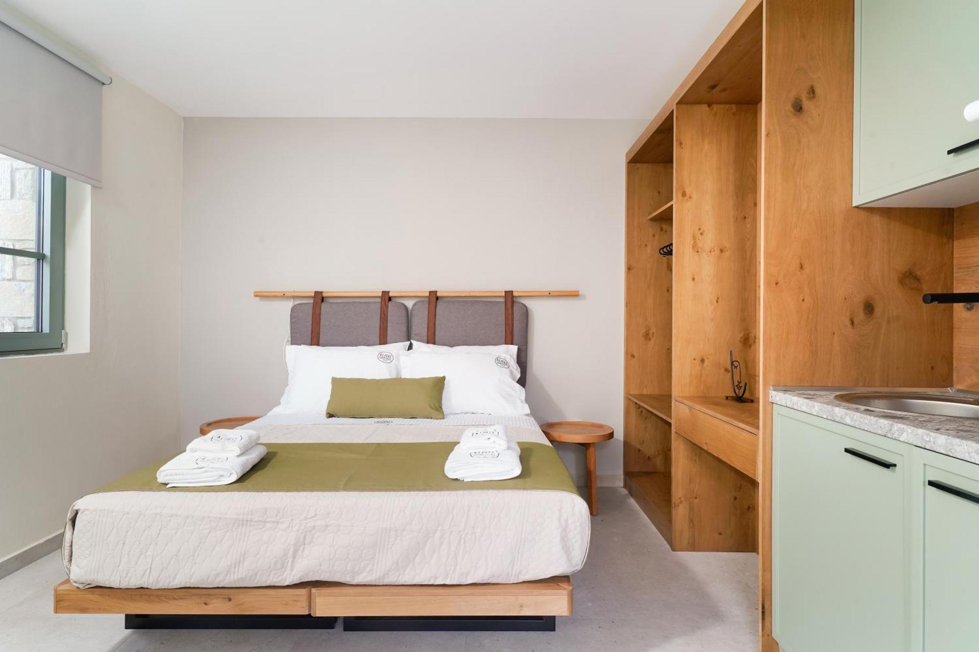 Azzure Luxury Suites Потос Екстер'єр фото